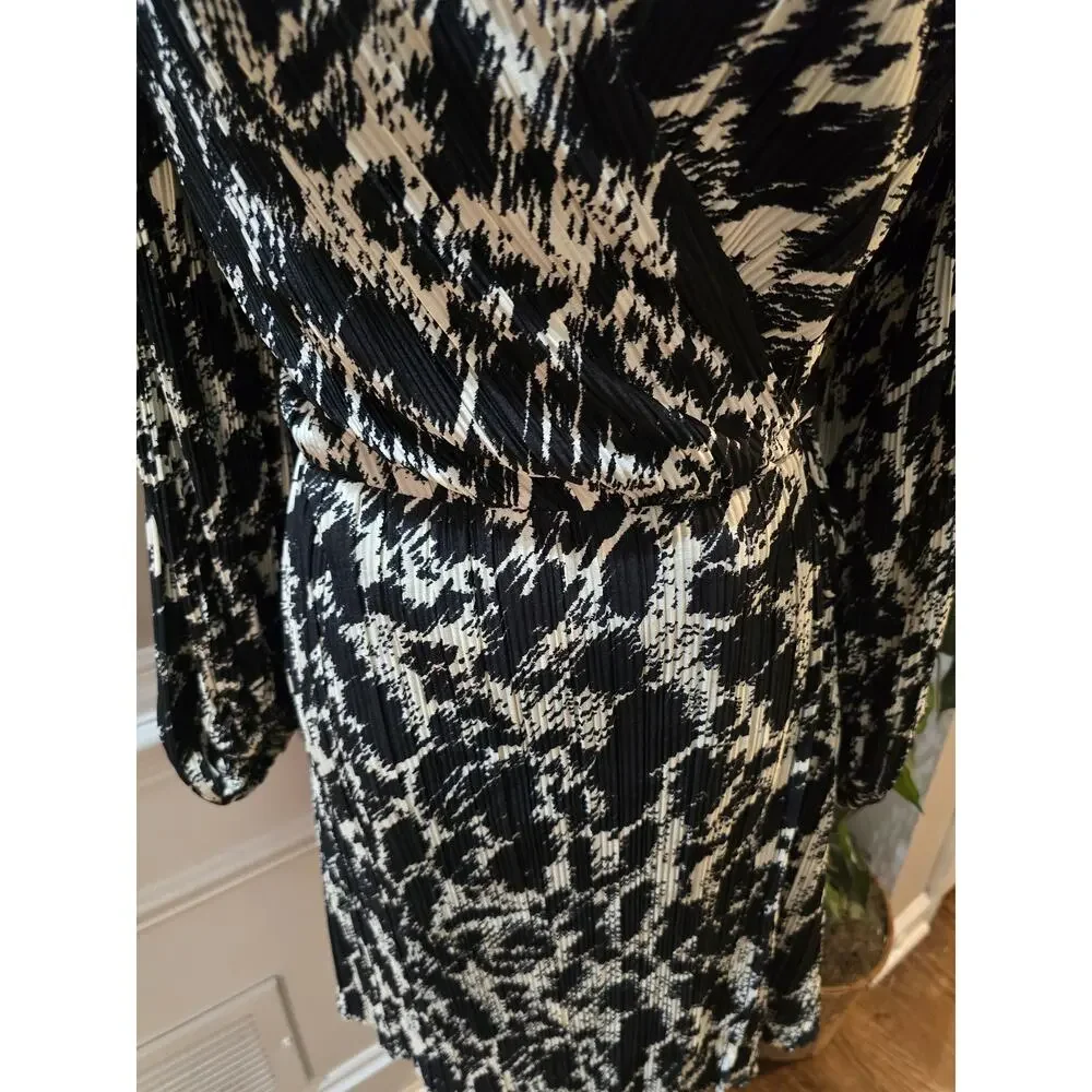 H&M Wrap Dress Women's Size Large Black White V Neck Abstract Print Long Sleeve - Picture 4 of 12